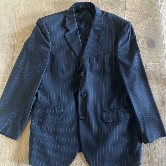 Emanuel Ungaro Men’s Suit Jacket and Pants- Navy Blue w/ White Stripes- 38S/32W - Picture 2 of 8
